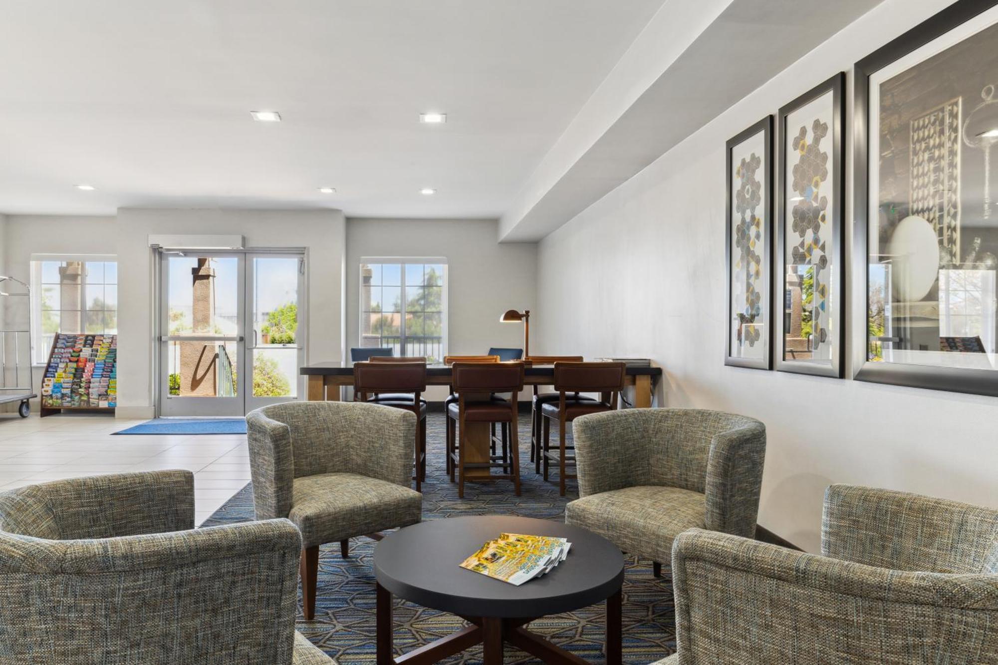 Holiday Inn Express & Suites Mountain View Silicon Valley By Ihg Buitenkant foto