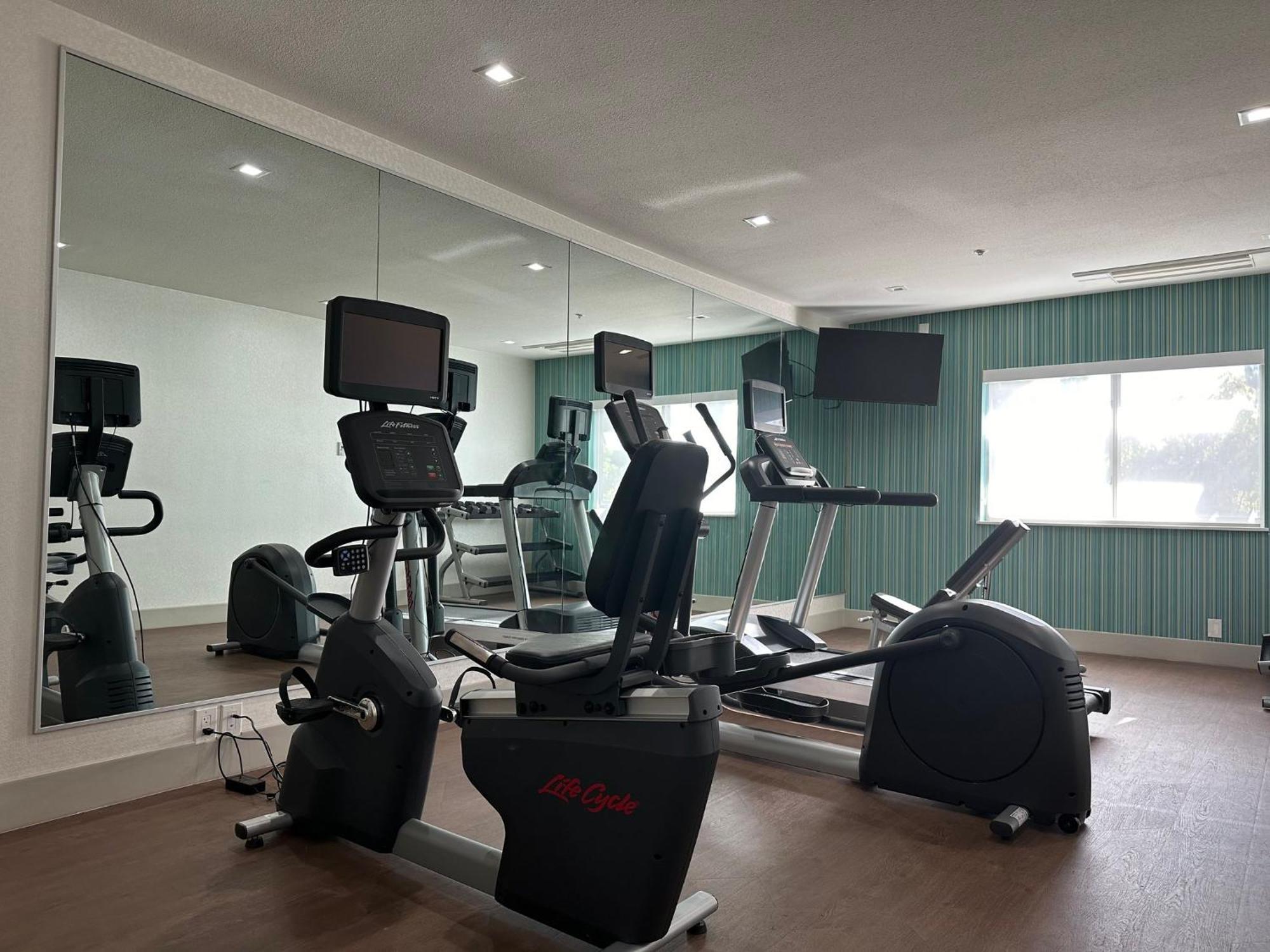 Holiday Inn Express & Suites Mountain View Silicon Valley By Ihg Buitenkant foto